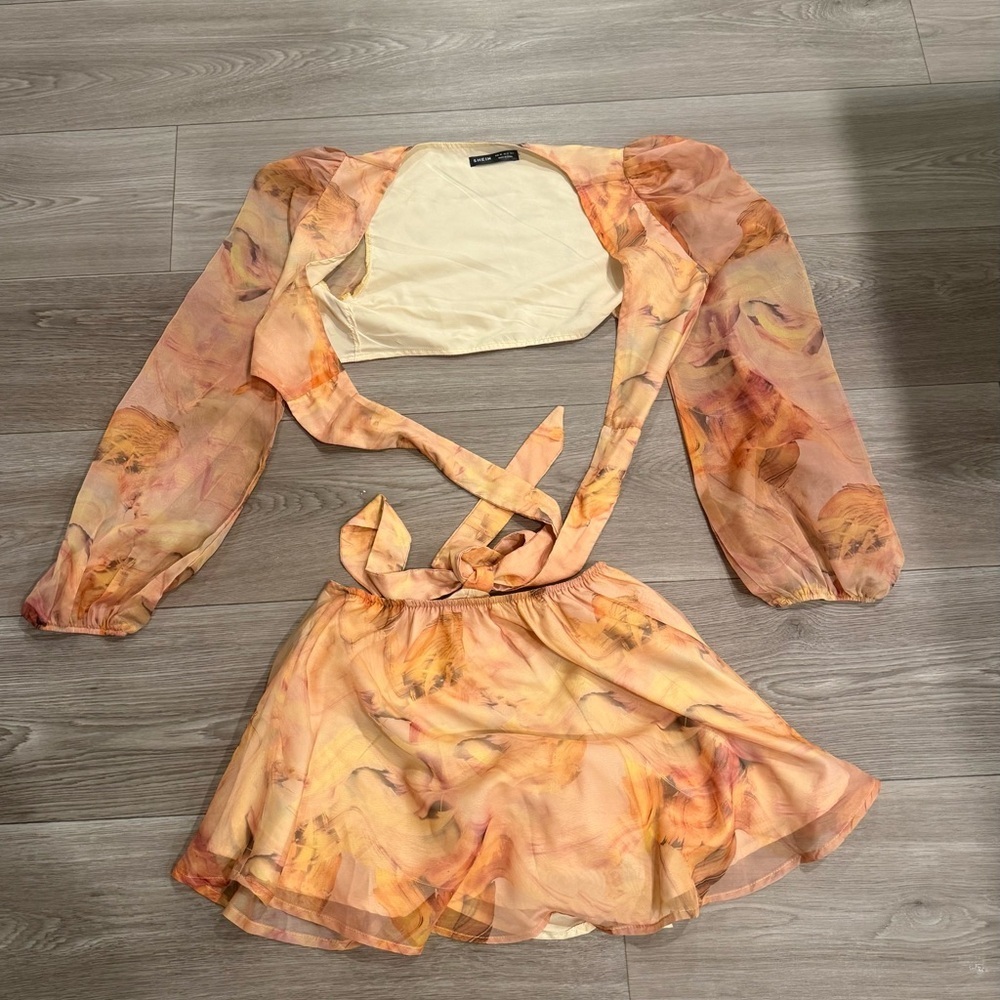 SHEIN X KAREN BARRERA VCAY Lantern Sleeve Knot Cutout Waist Chiffon Romper.XS. - Picture 4 of 7